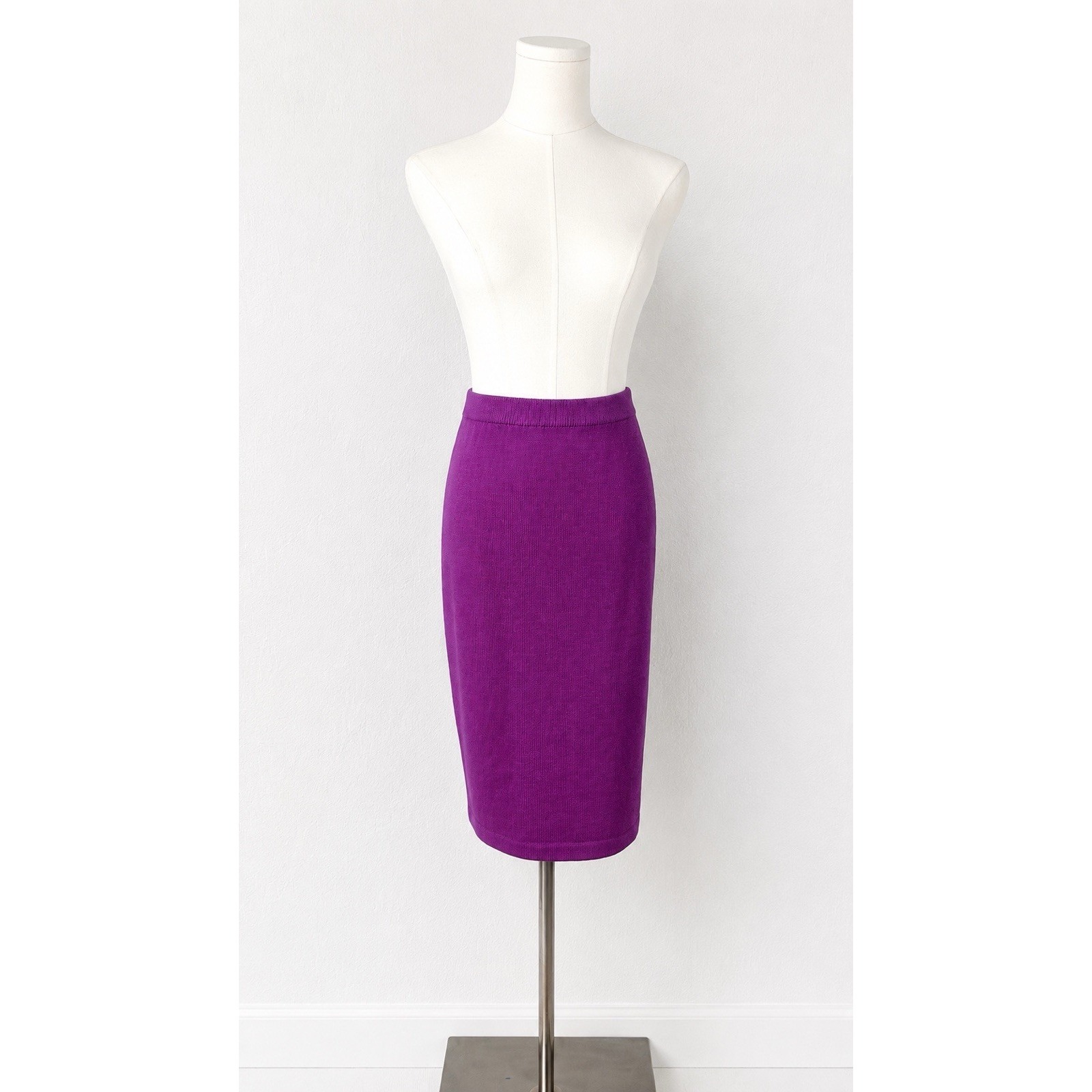 Vintage 90's St John Magenta Purple Pencil Skirt Size 6 Old Money Quiet Luxury